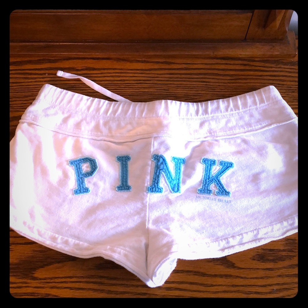 PINK booty shorts 🩳
